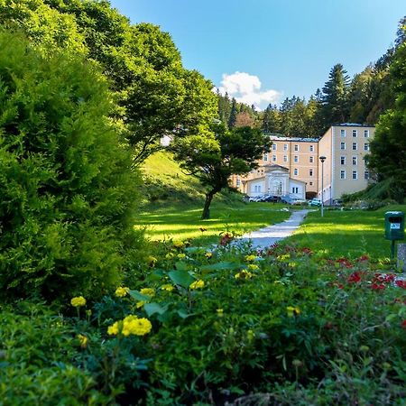 Rimske Terme Resort - Hotel Zdraviliski Dvor Rimske Toplice Esterno foto